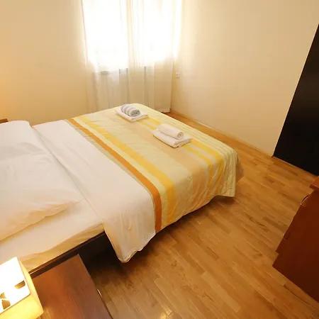 Zubcic Apartman Zára