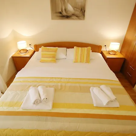 Zubcic Apartman Zára